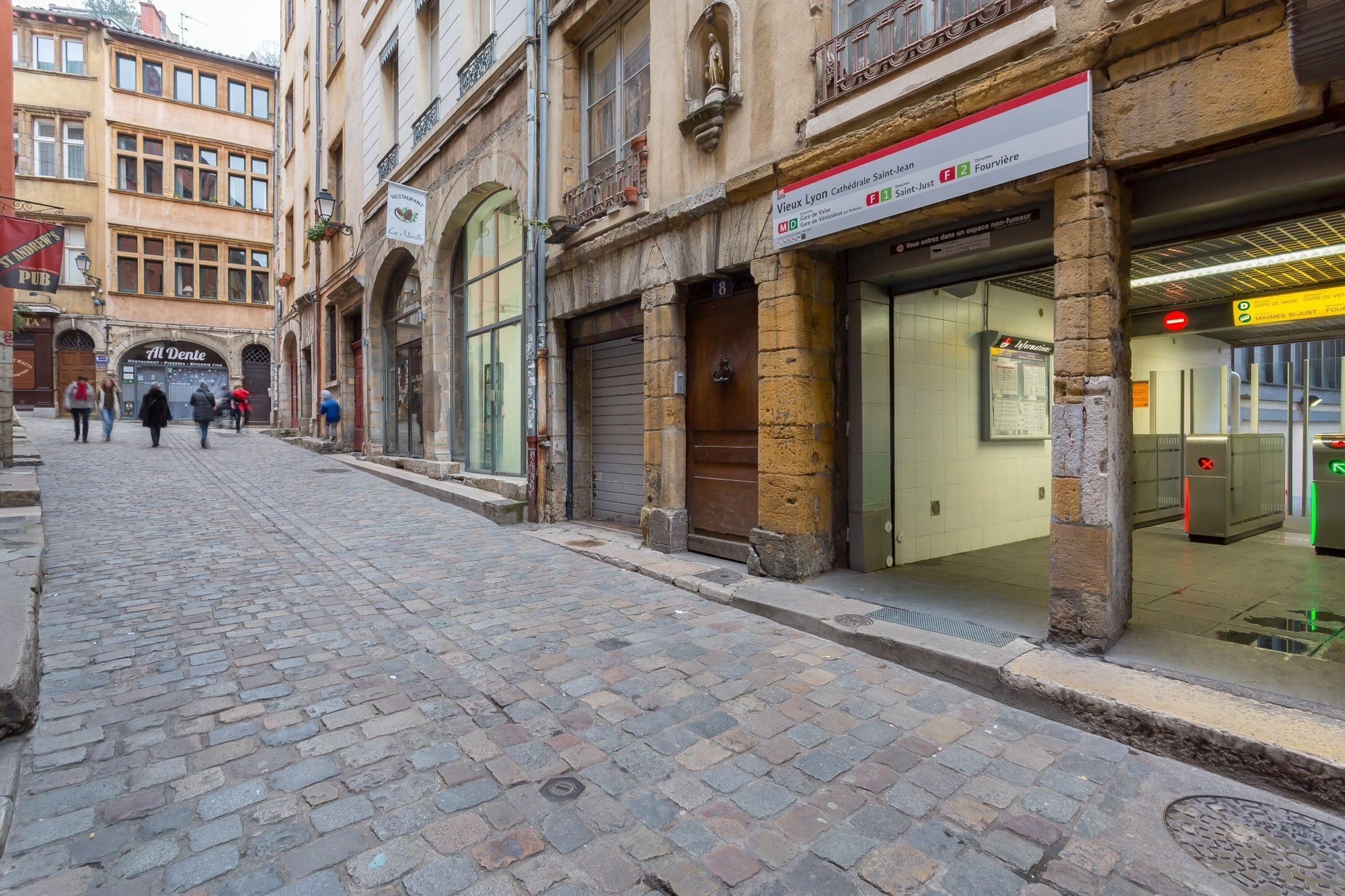 Host Inn Lyon - Hypercentre Vieux Lyon Zewnętrze zdjęcie